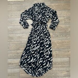 BANANA REPUBLIC BLACK & WHITE long sleeve Maxi 🖤🐝